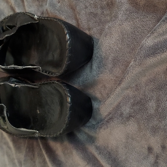 heels - Picture 3 of 6